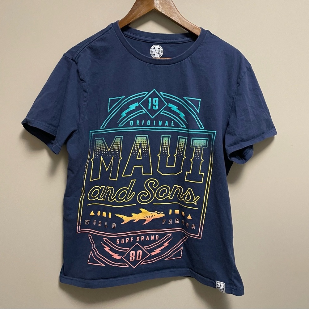 Maui and Sons Deep Blue Shark Graphic Print T-Shirt Men’s Large